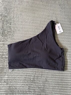 lululemon athletica Bend This One-Shoulder athletic bra